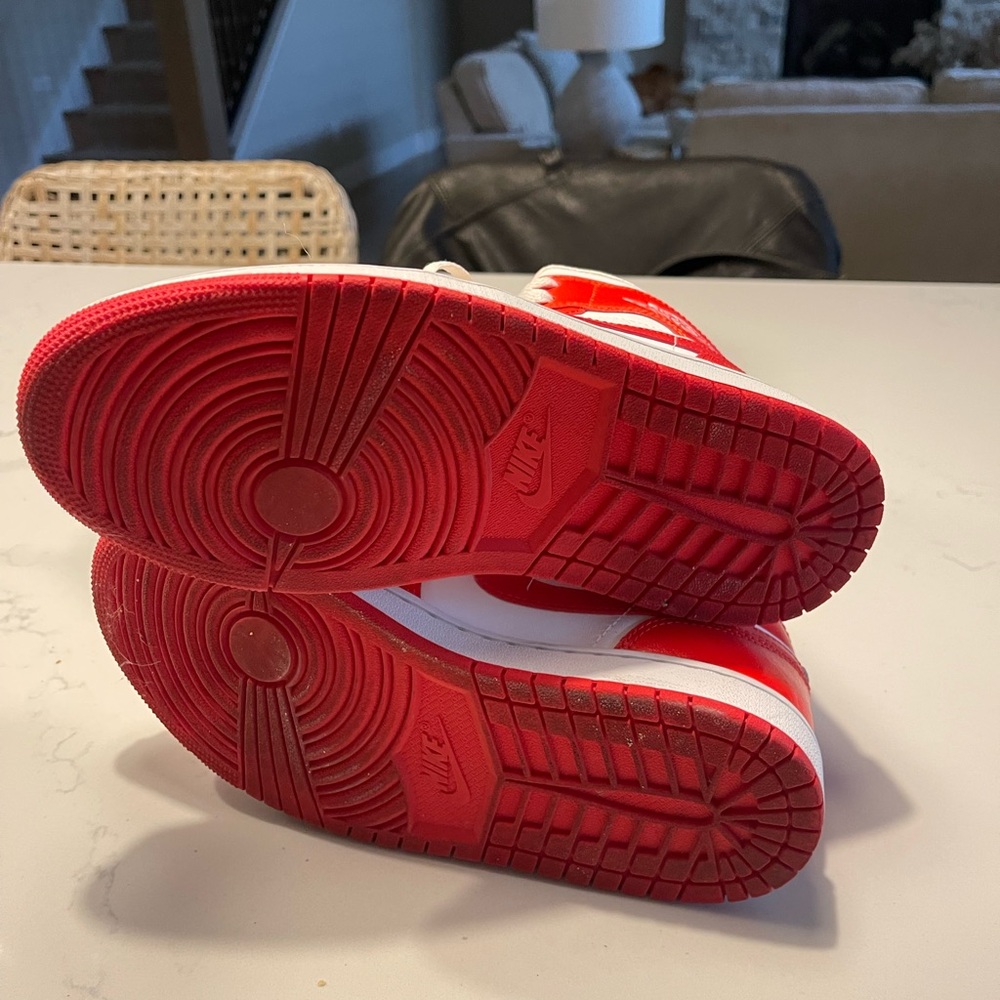 Wmns Air Jordan 1 Mid Shoes (21’) - Picture 6 of 7